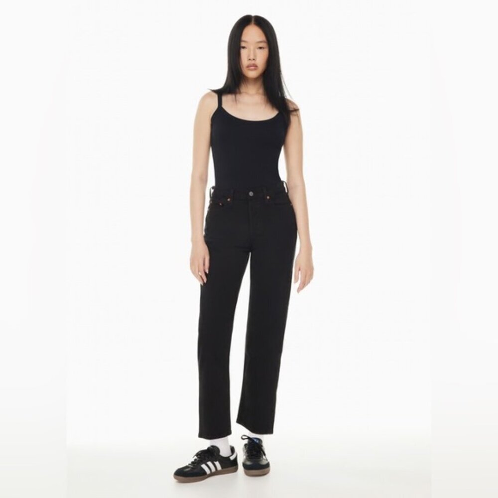 Aritzia Levi's high waisted Wedgie Straight Black denim Jeans women 25 casual